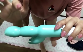 Japanese Beauty Buys Massive Toy And Fills Herself With Onani To Unlock A Plethora Of Eww-worthy Liquid Squirts!