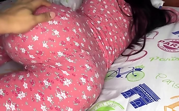 18-Year-Old Stepsister's Seductive Booty Begging For Attention!