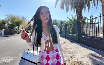 Japanese Artist Paints Beautiful Portrait On Bus: Must-See!