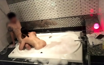 Jap Couple Goes Wild In Bubble Bath With S◯X